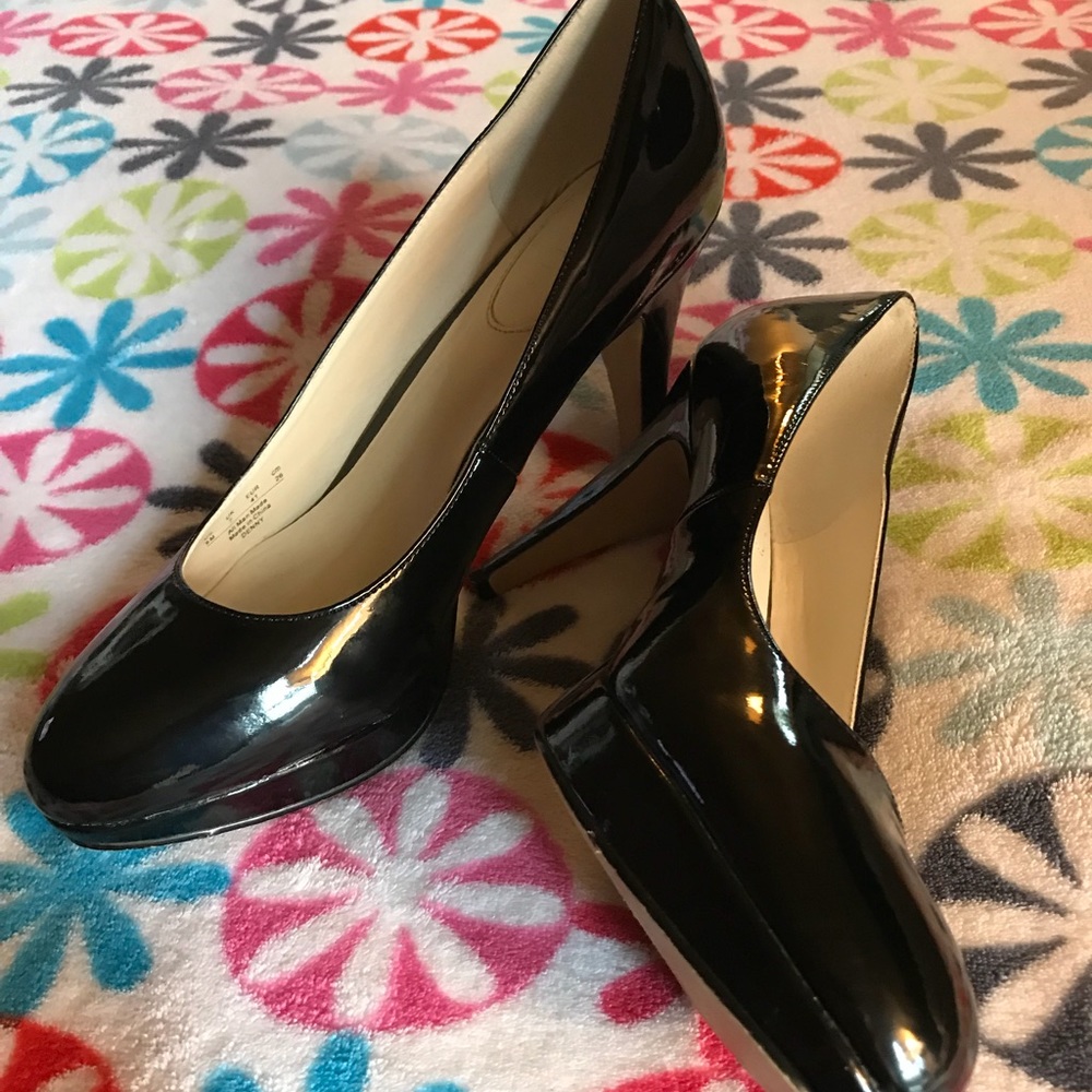 Women’s Black Pantent Nickels Denny heels